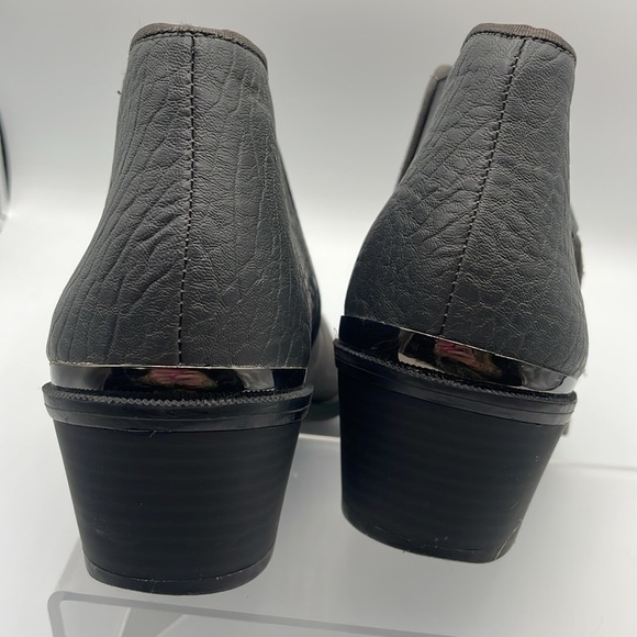 Simply Vera Vera Wang Ankle Boots, grey suede & leather side zip size 10M - Picture 7 of 7